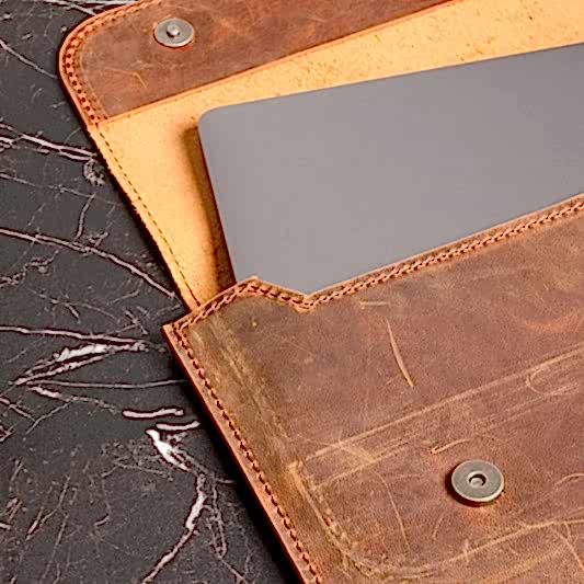 DERİ LAPTOP KILIFI - IHLARA